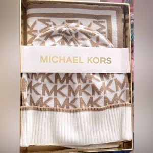 Michael Kors Scarf Set